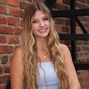 Meet your Posher, Alexis